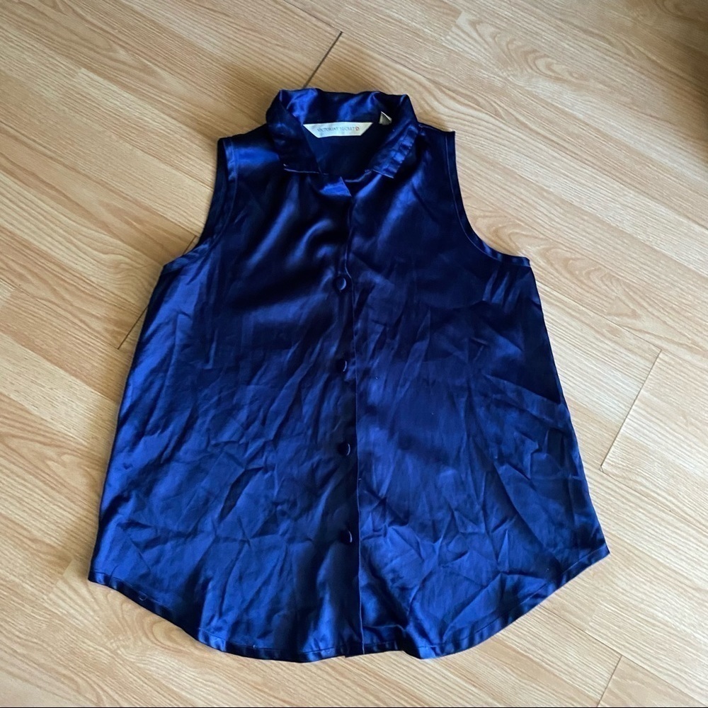 Vintage Victoria’s Secret Blue Satin Buttoned Sleeveless Sleep Top Large